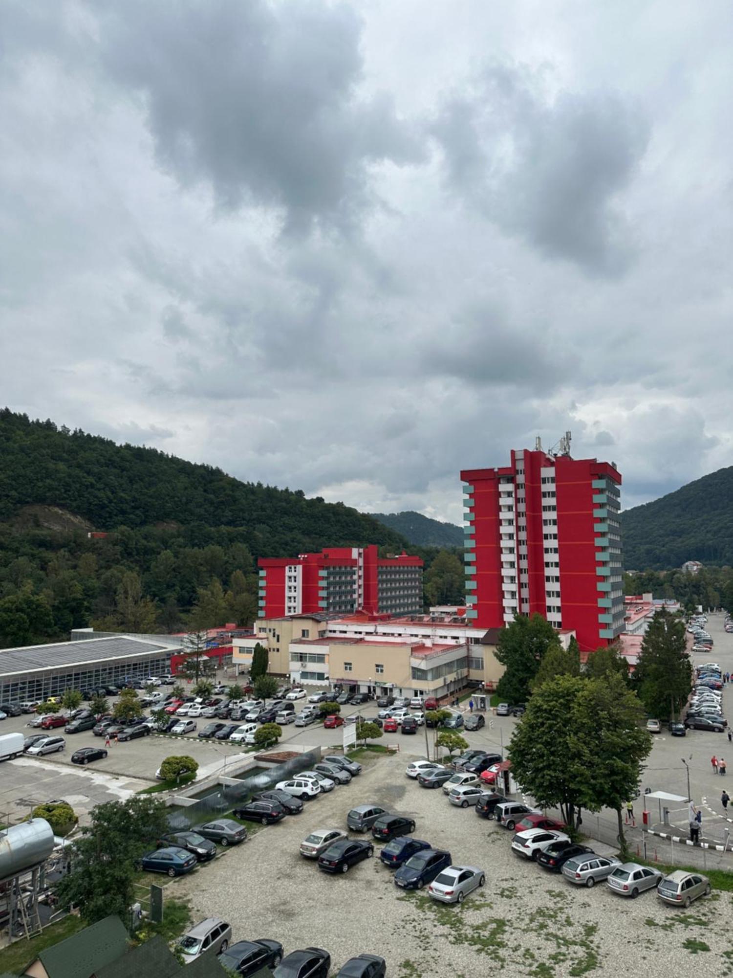 Hotel Vila Trandafirul Si Liliacul Caciulata Exterior foto